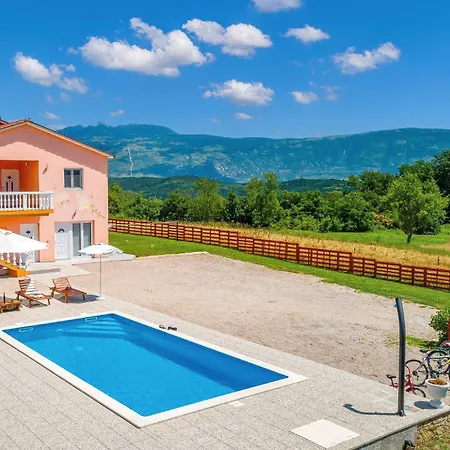 3 Bedroom Amazing In Podpican 度假居 *