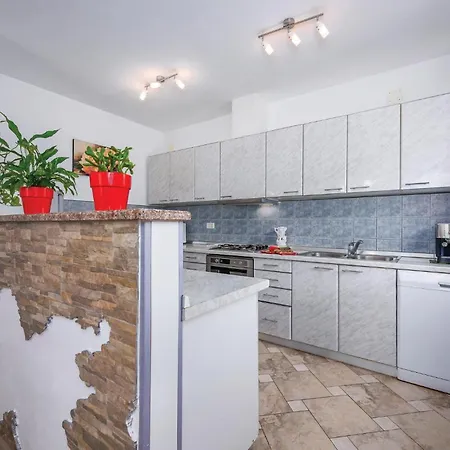 度假居 3 Bedroom Amazing In Podpican *