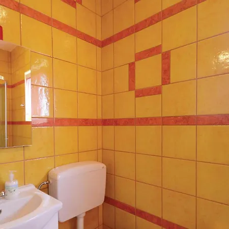 3 Bedroom Amazing In Podpican 度假居 *