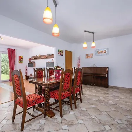 度假居 3 Bedroom Amazing In Podpican Grobnik (Pican)