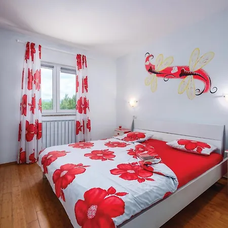 3 Bedroom Amazing In Podpican 度假居 *