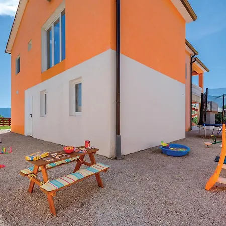 3 Bedroom Amazing In Podpican 度假居